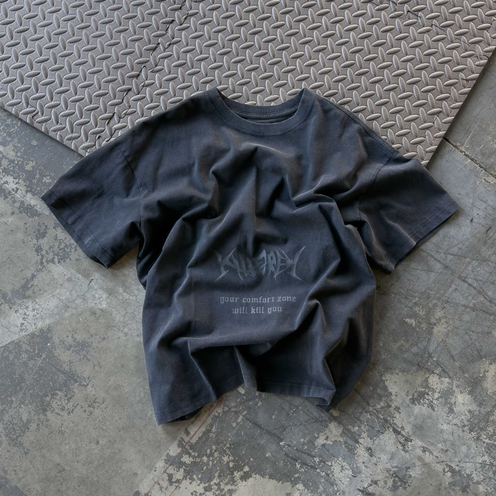 RELAXED FIT LUX "COMFORT ZONE" T-SHIRT - BLACKOUT