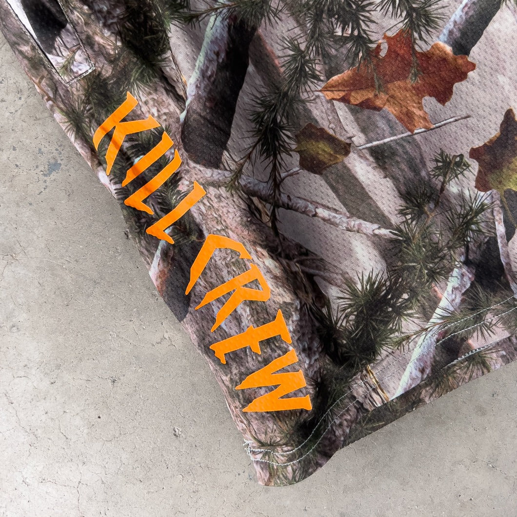 RELAXED CUT EMBROIDERED FLAG SHORTS - CAMO / ORANGE