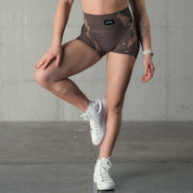 SEAMLESS SPLATTER BIKER SHORTS - BROWN / TAN