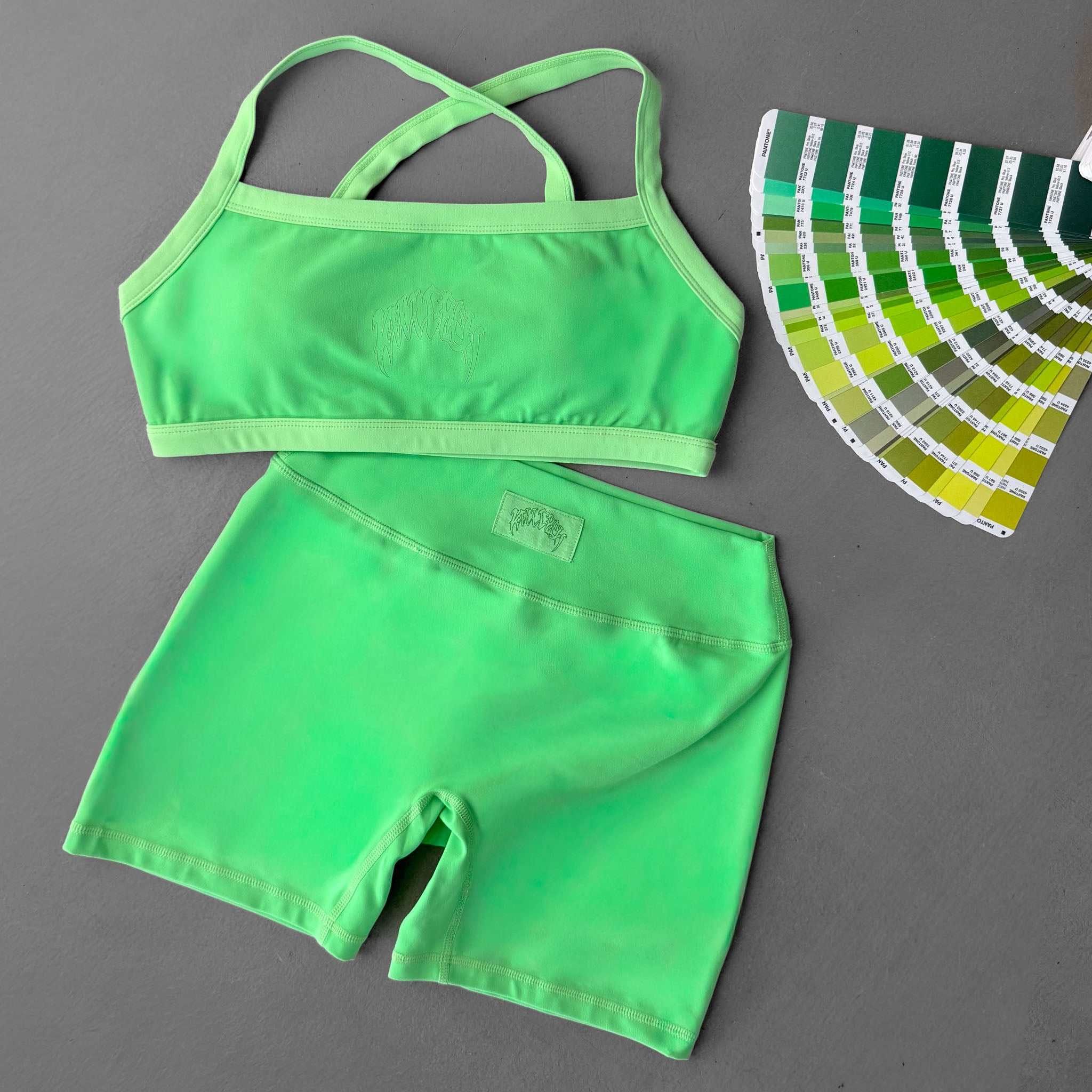 COLOR BLOCK SPORTS BRA - GREEN