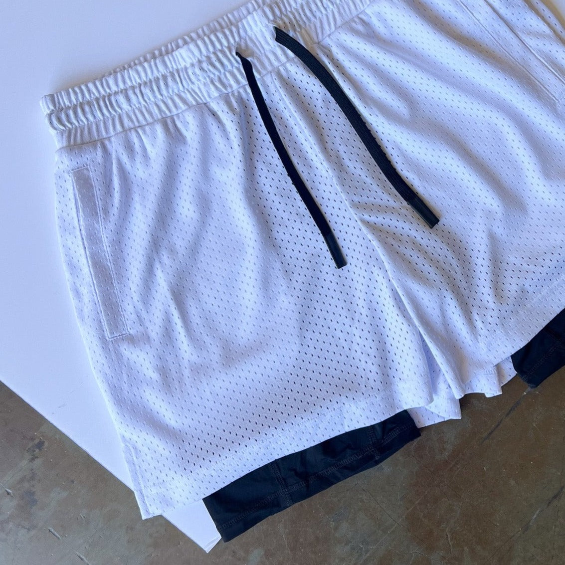 TRAINING SHORT WITH LINER - WHITE