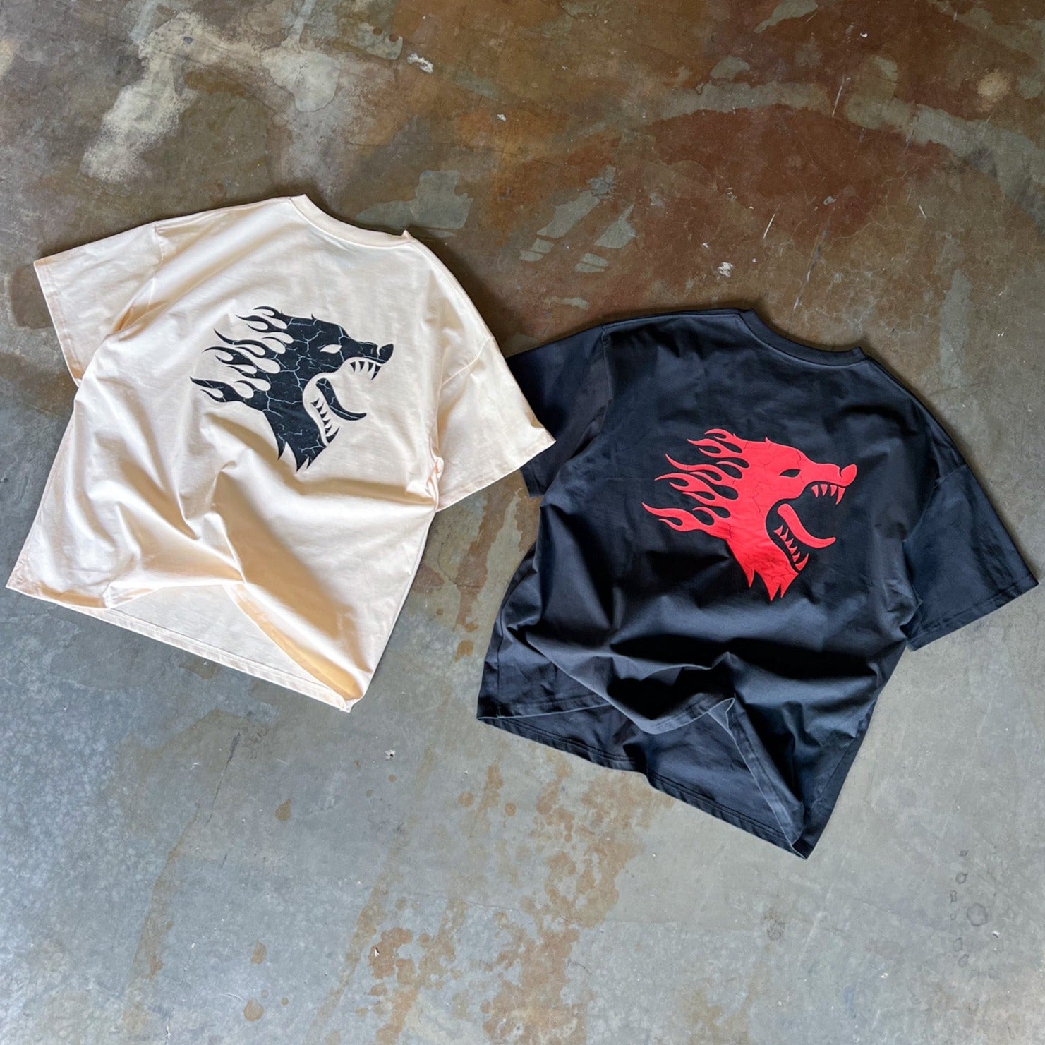 OVERSIZED WAR WOLF T-SHIRT - BLACK / RED