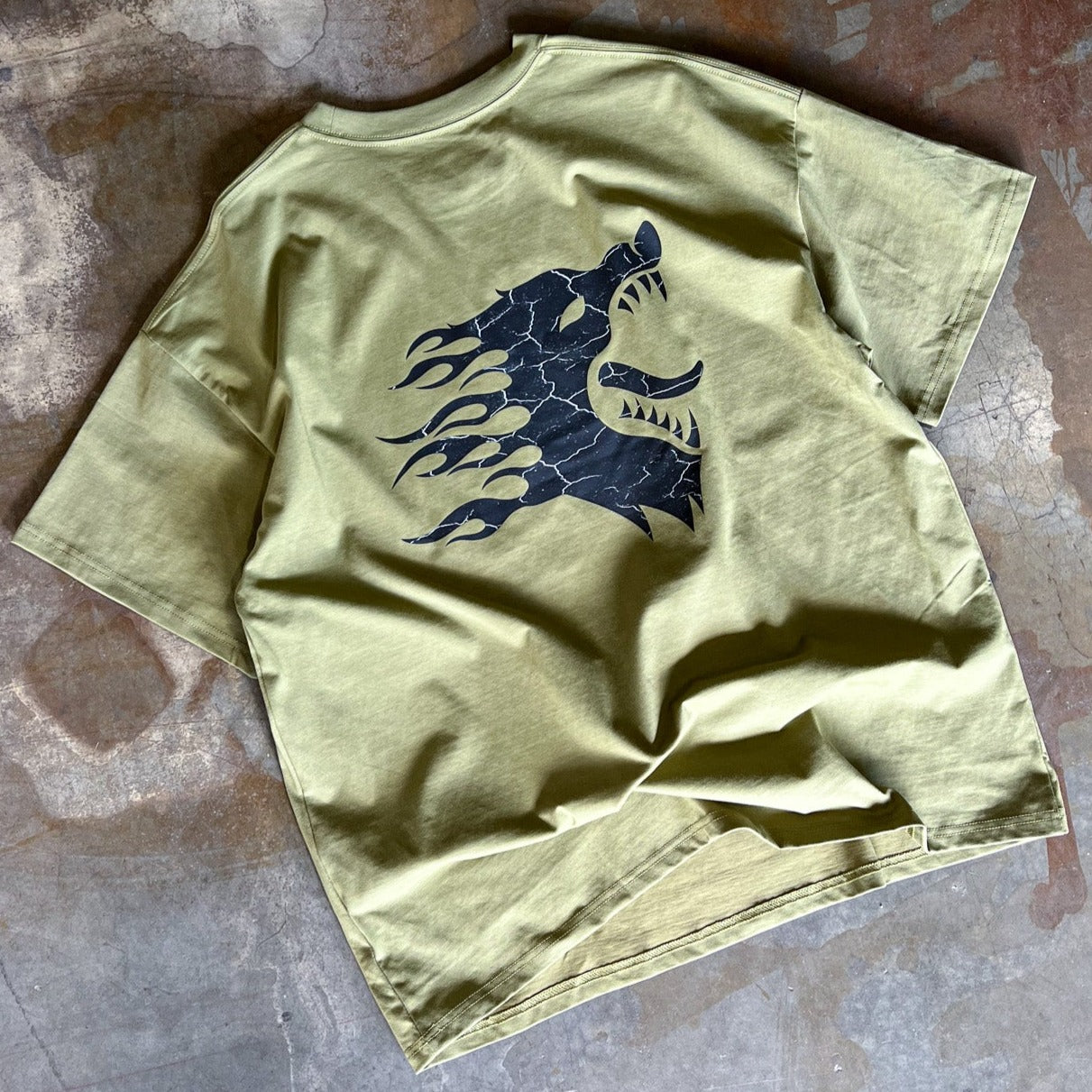 OVERSIZED WAR WOLF T-SHIRT - OLIVE