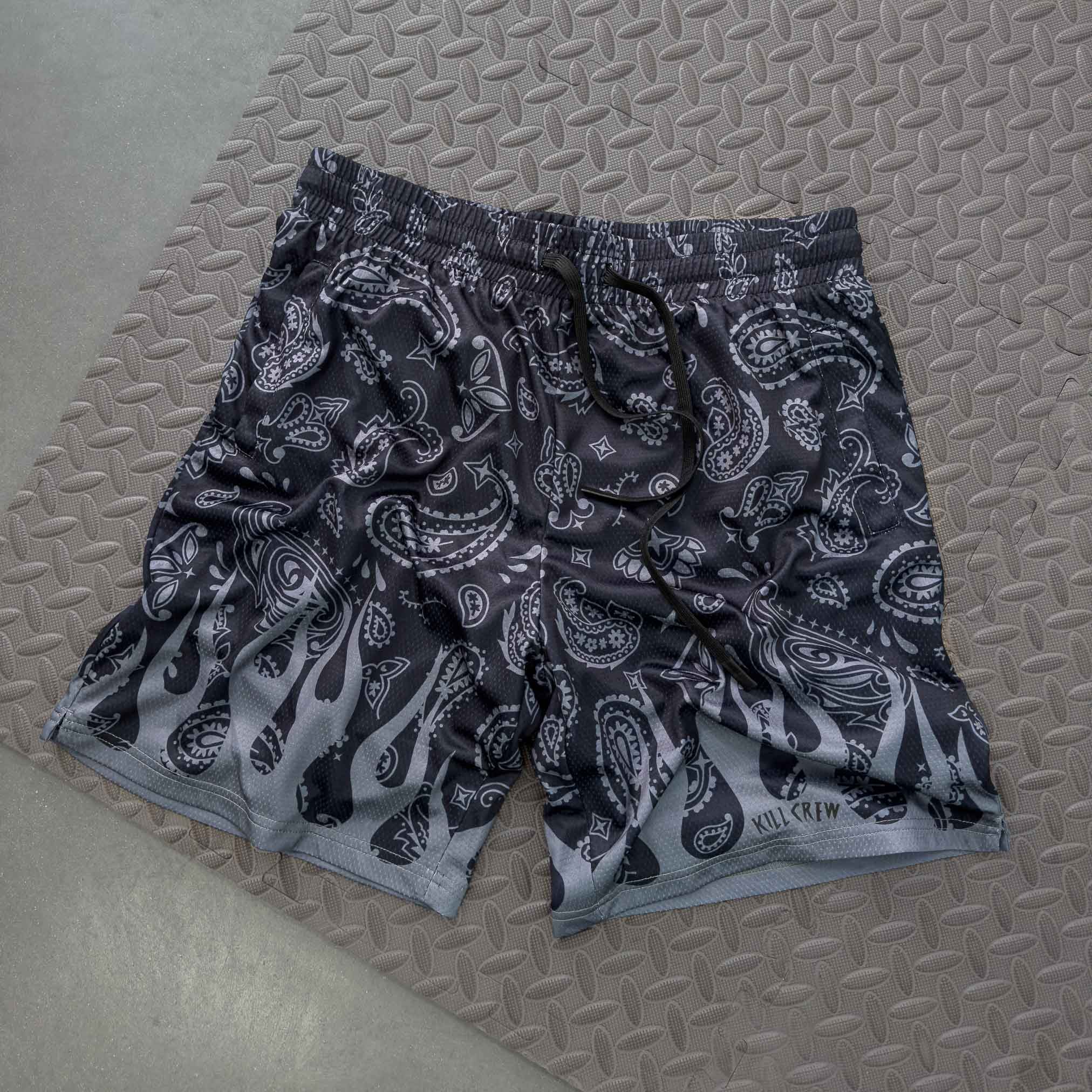 BANDANA FLAME SHORT (REGULAR CUT) - BLACKOUT