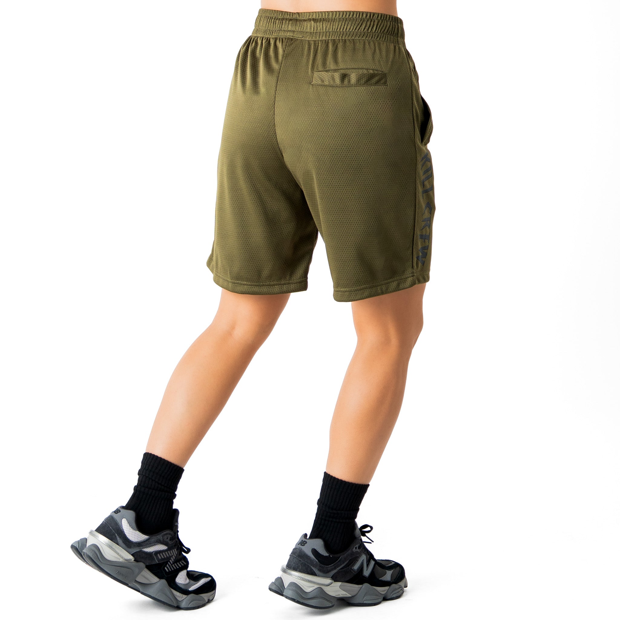 RELAXED CUT SHORTS EMBROIDERED FLAG - OLIVE