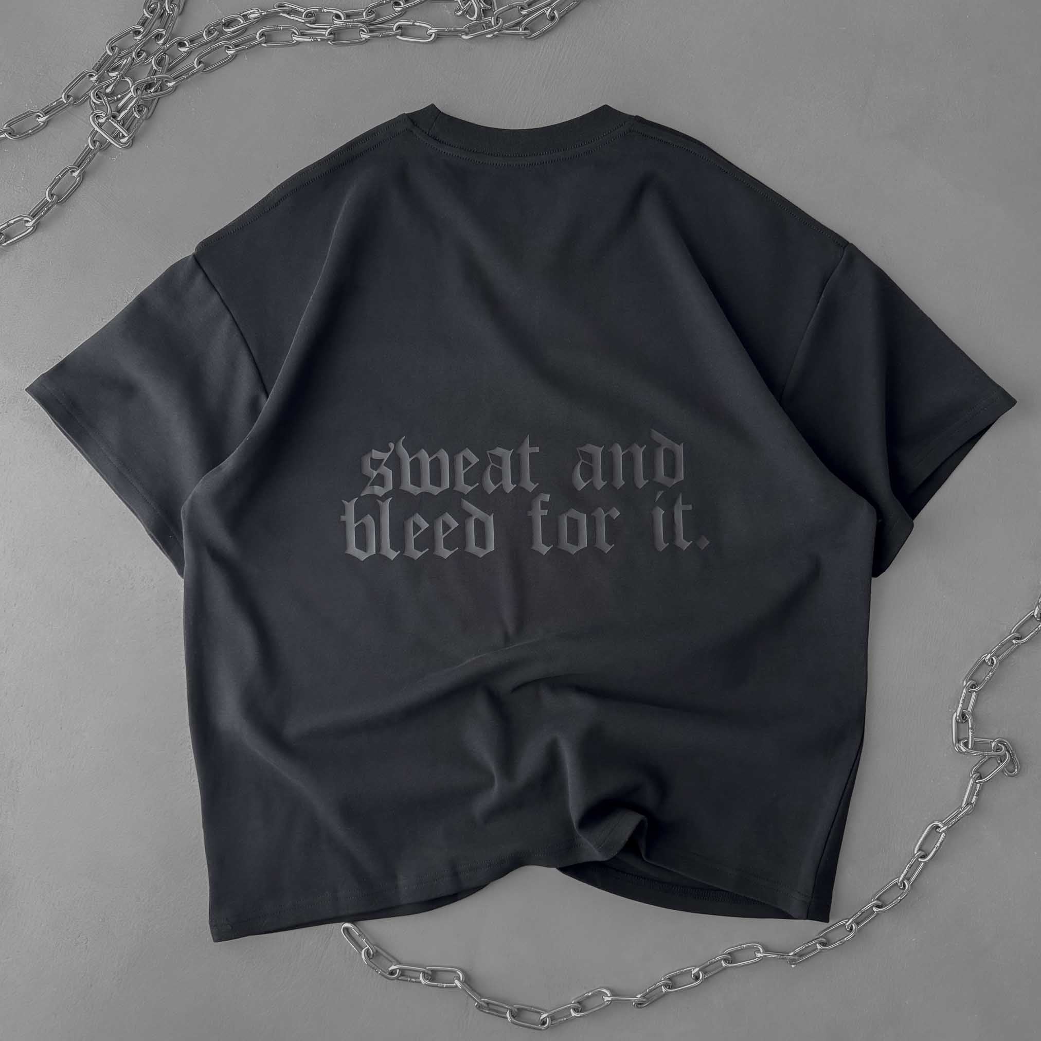 RELAXED FIT NATURAL COTTON "SWEAT & BLEED" T-SHIRT - BLACKOUT