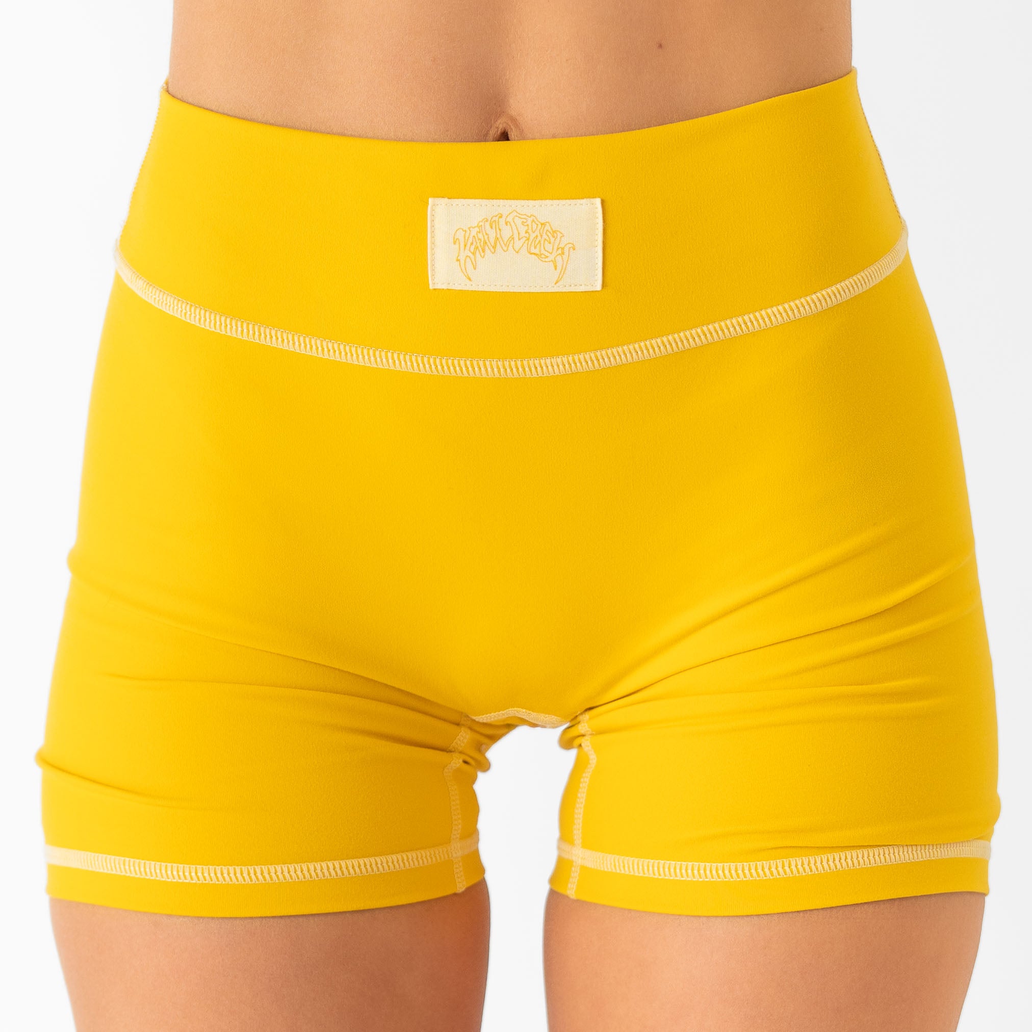 YellowModel-041_3e8c6407-b3a4-4f8b-8370-278c2fb95766.jpg
