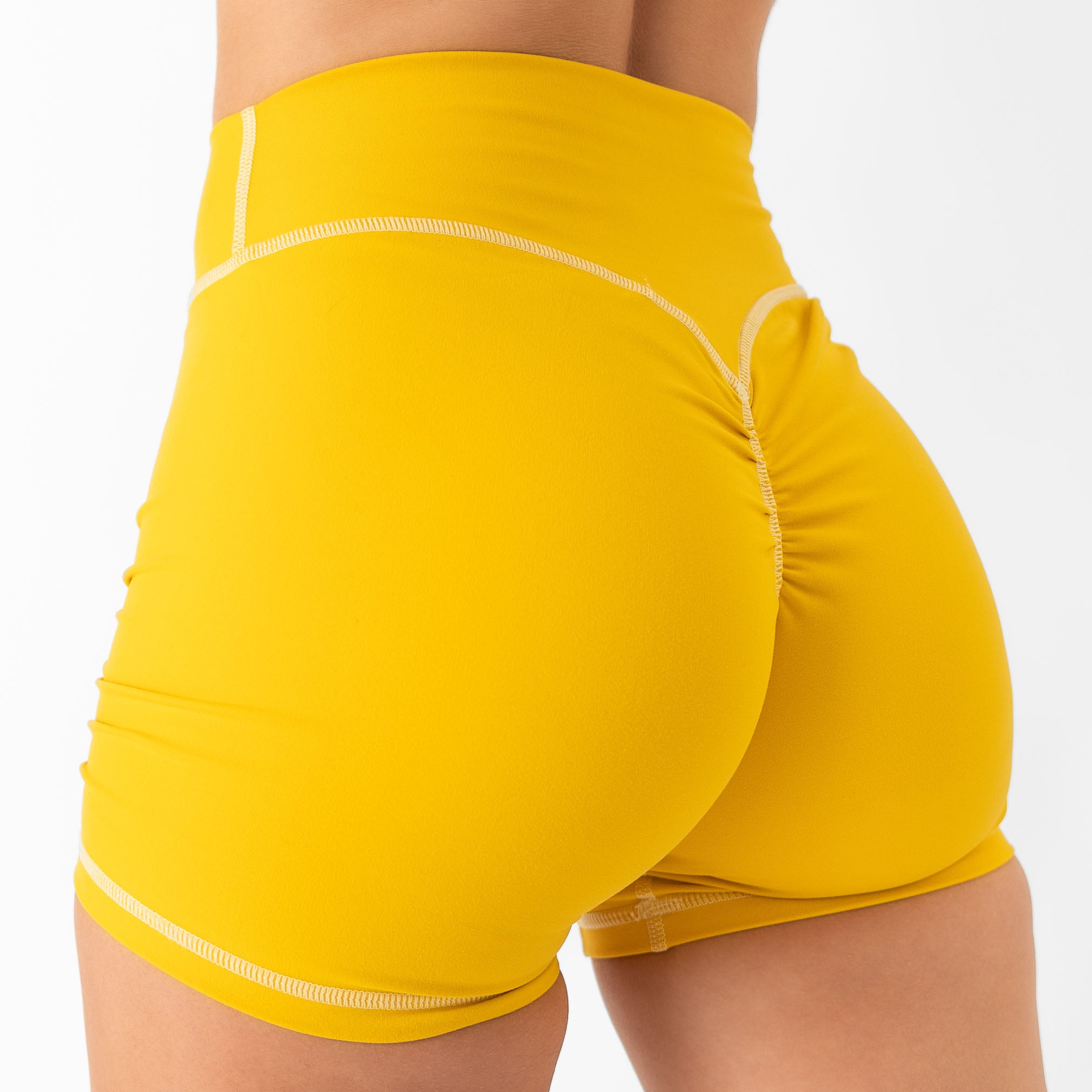 YellowModel-044_5b52125e-2737-4d3b-a67c-3e604dee0b12.jpg
