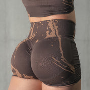 SEAMLESS SPLATTER BIKER SHORTS - BROWN / TAN