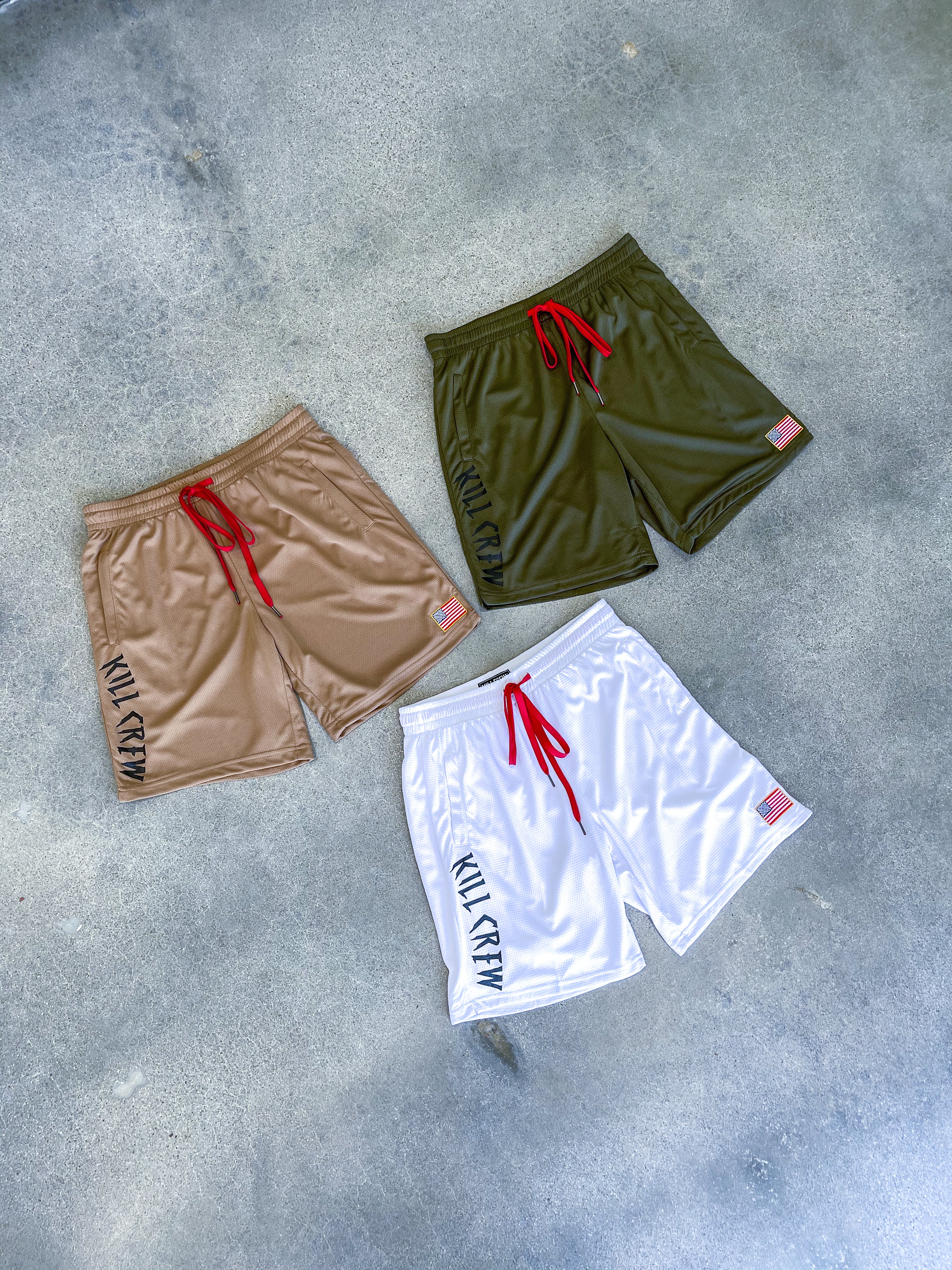 RELAXED CUT EMBROIDERED FLAG SHORTS - WHITE