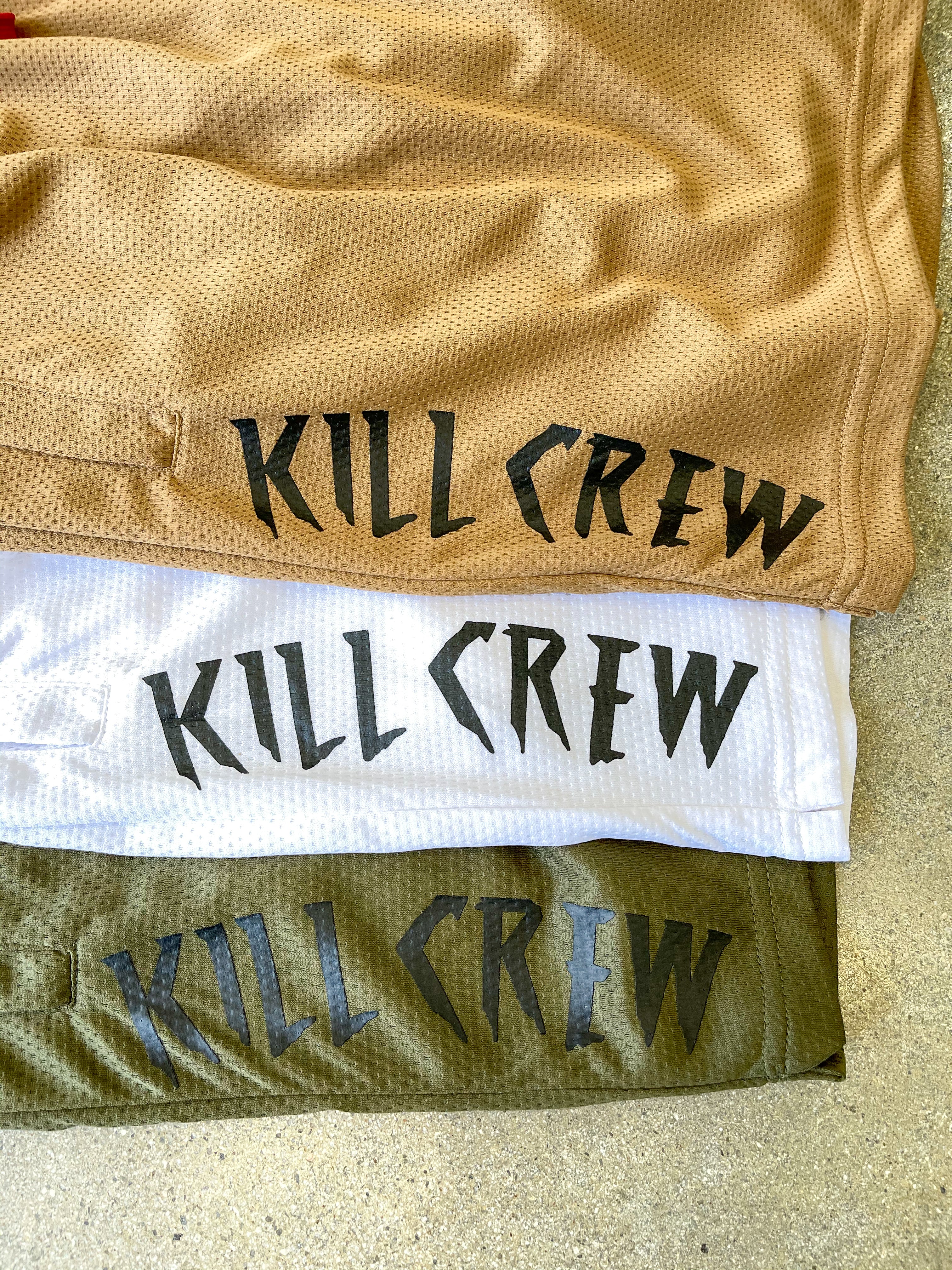 RELAXED CUT EMBROIDERED FLAG SHORTS - WHITE