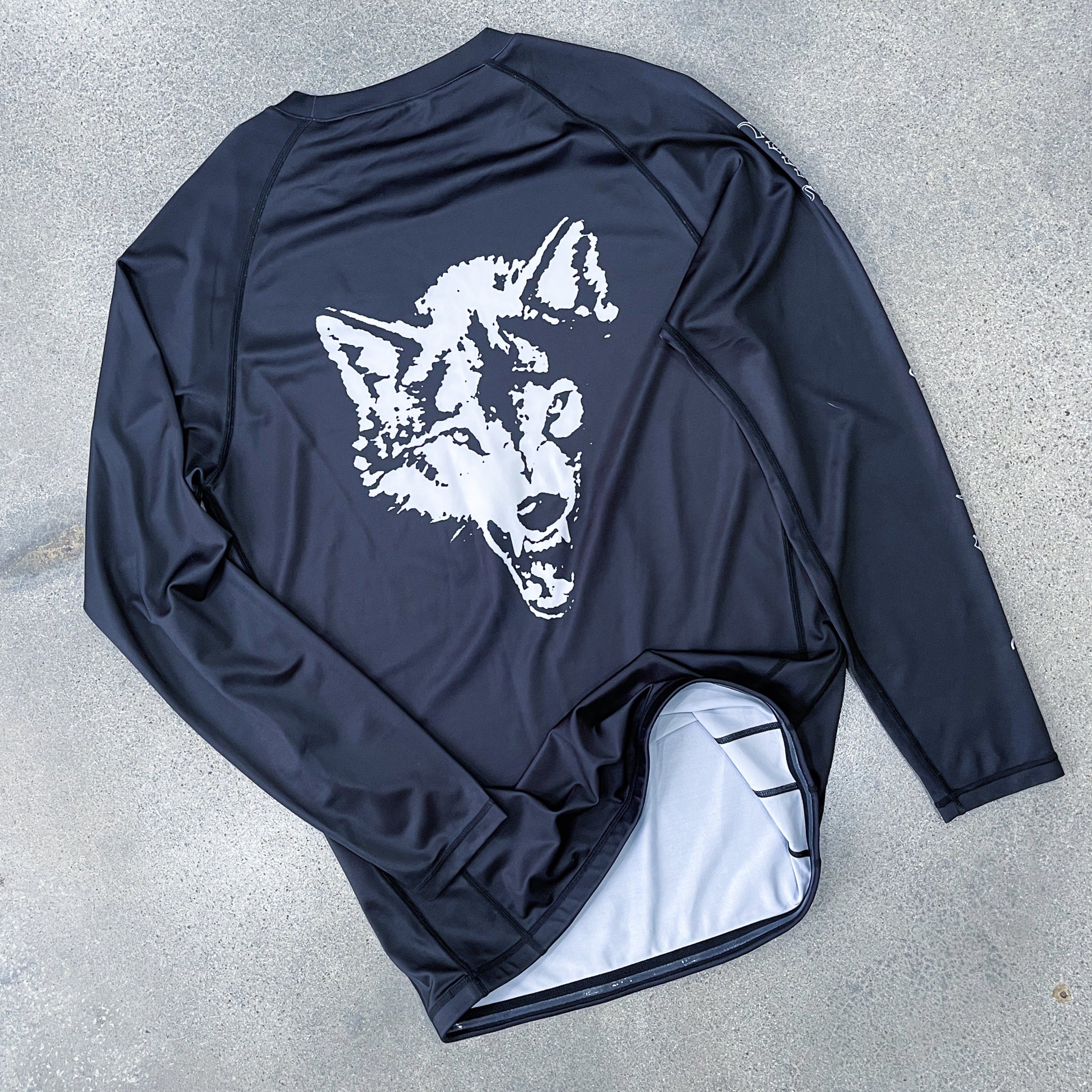LONE WOLF RASH GUARD - BLACK / WHITE – Kill Crew